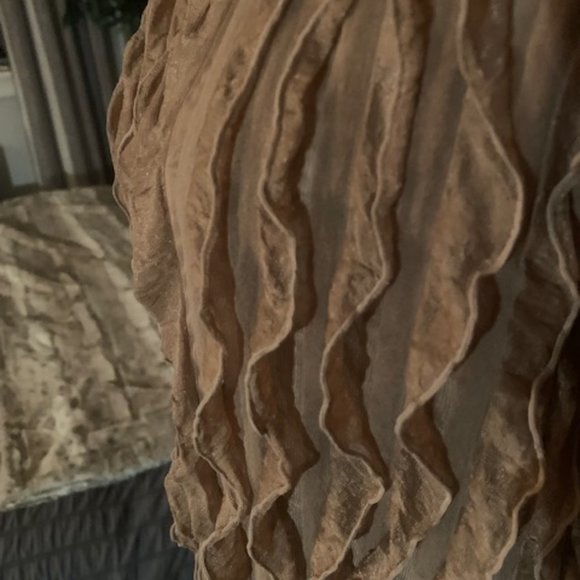 Ruffled Top - Picture 3 of 4